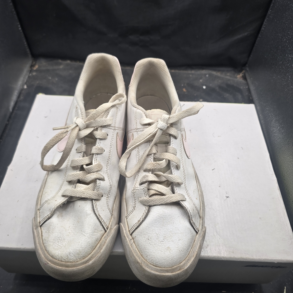Nike Women's‎ Sneakers in White and Pink
